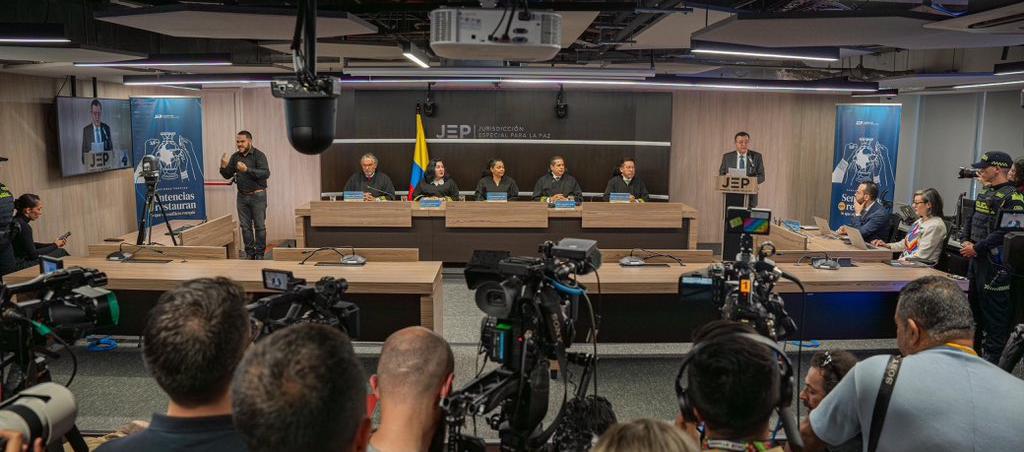 Condena a secretariado de las Farc.