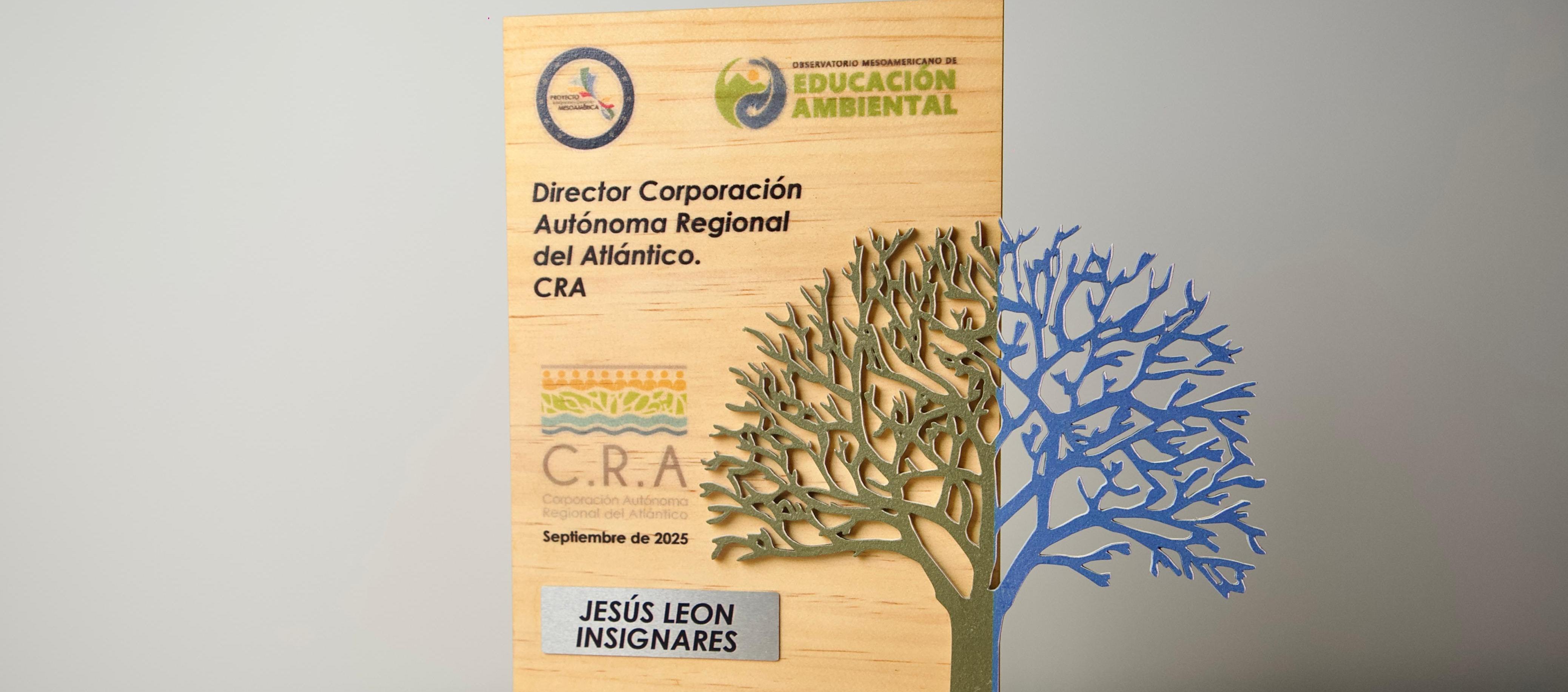 Reconocimiento entregado a la CRA. 