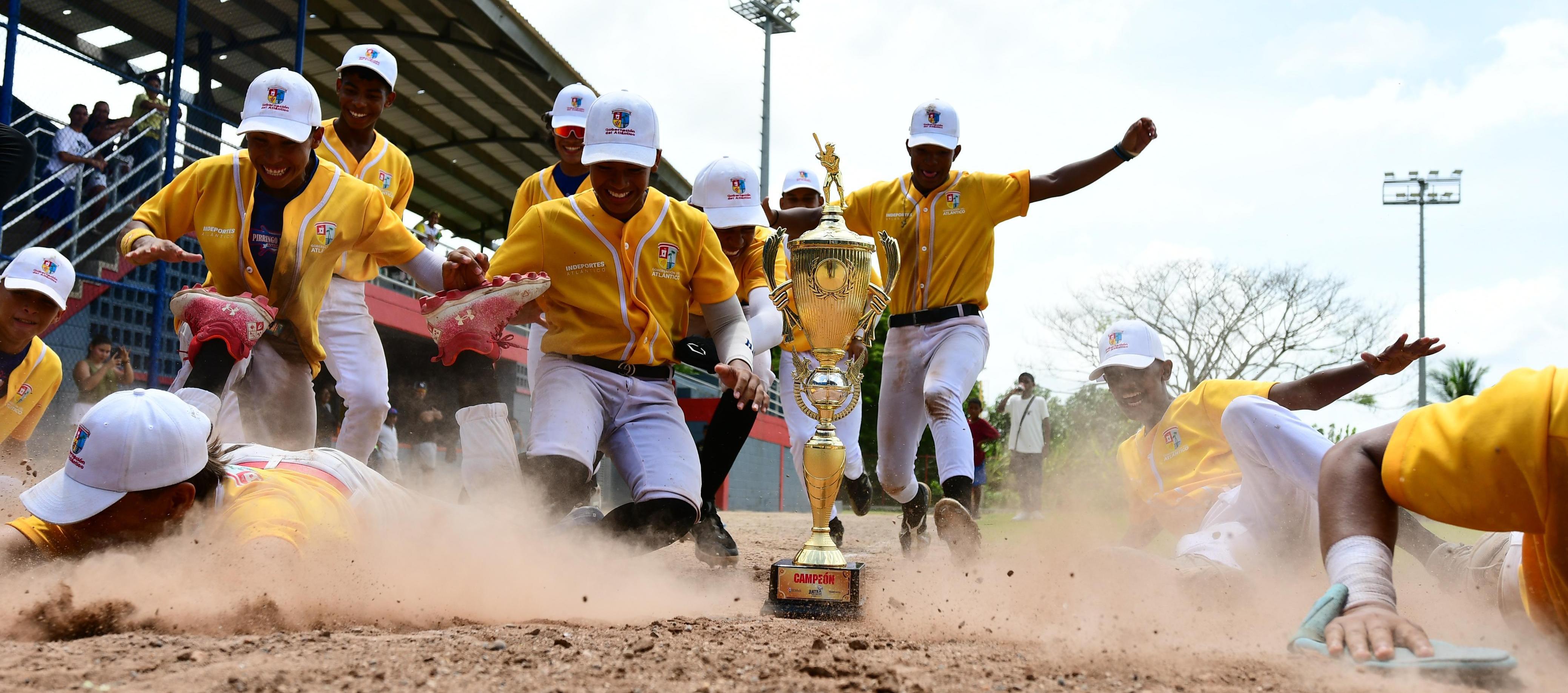 La celebración de los peloteros de Sabanalarga tras conquistar el título. 