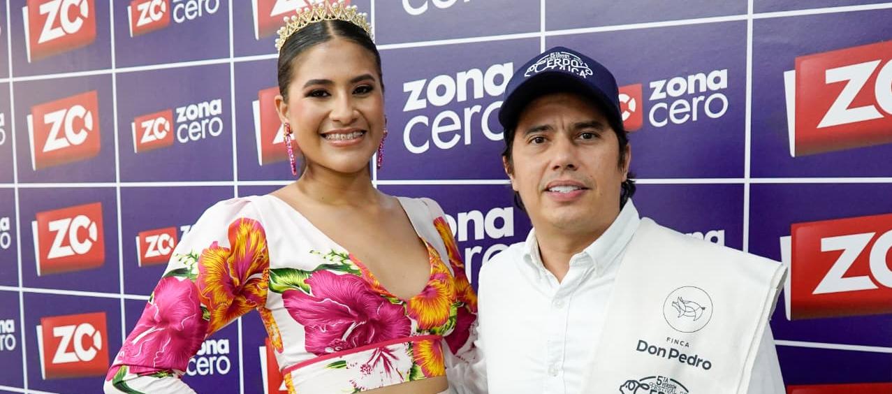 María José Villa, anfitriona del festival, y el alcalde de Polonuevo, Óscar Avilez.