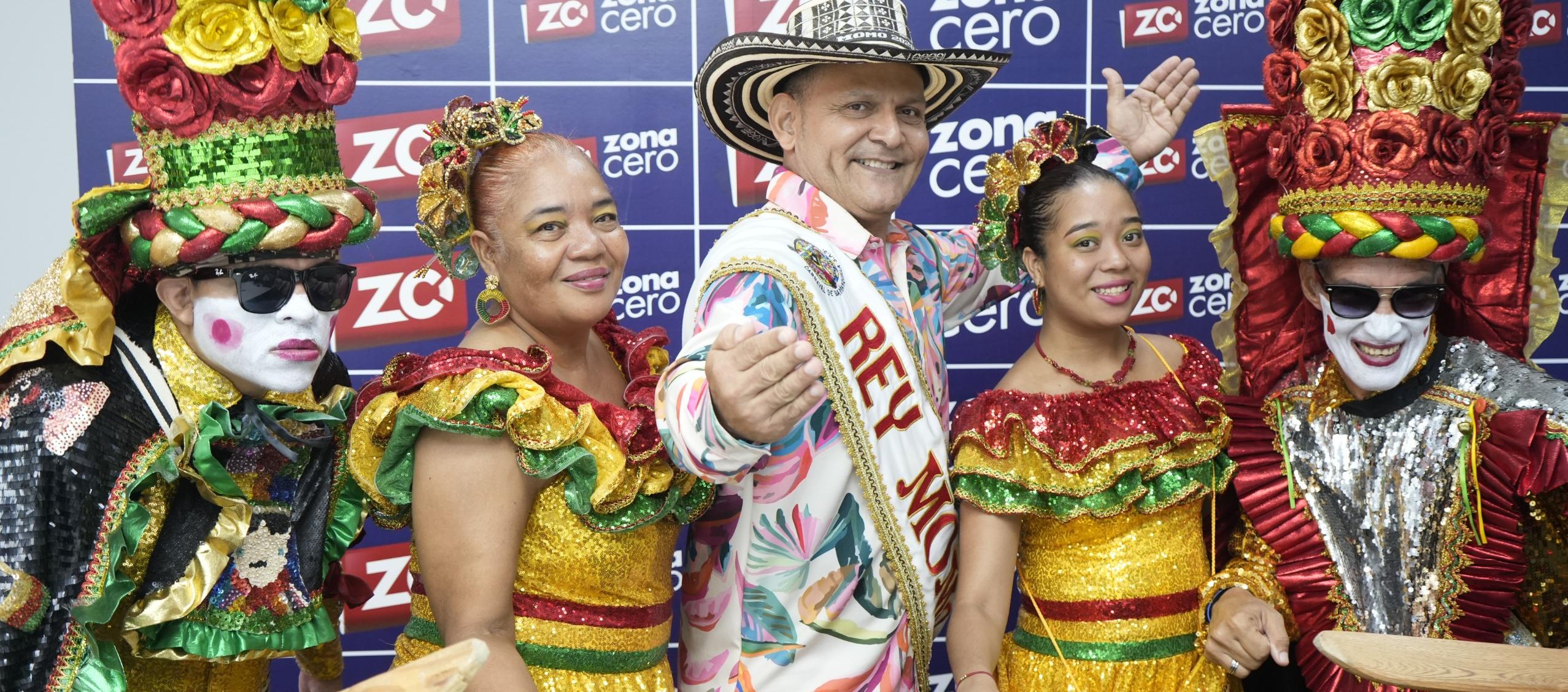Rey Momo y parte del Congo Grande de Barranquilla. 