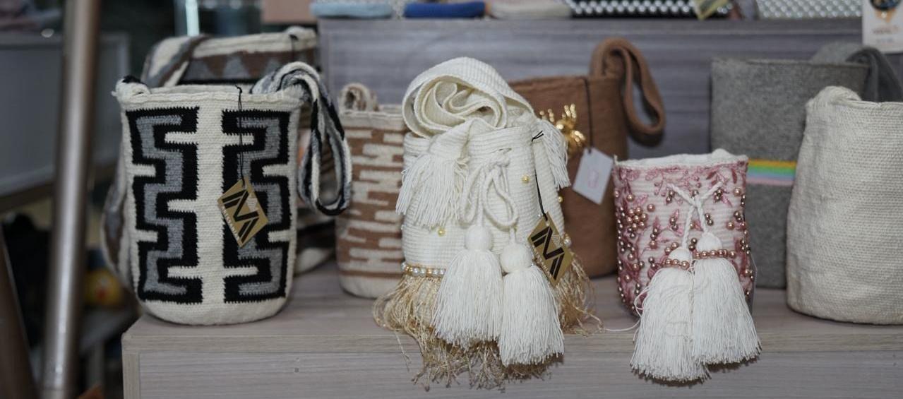 Las artesanías hacen parte de la feria.