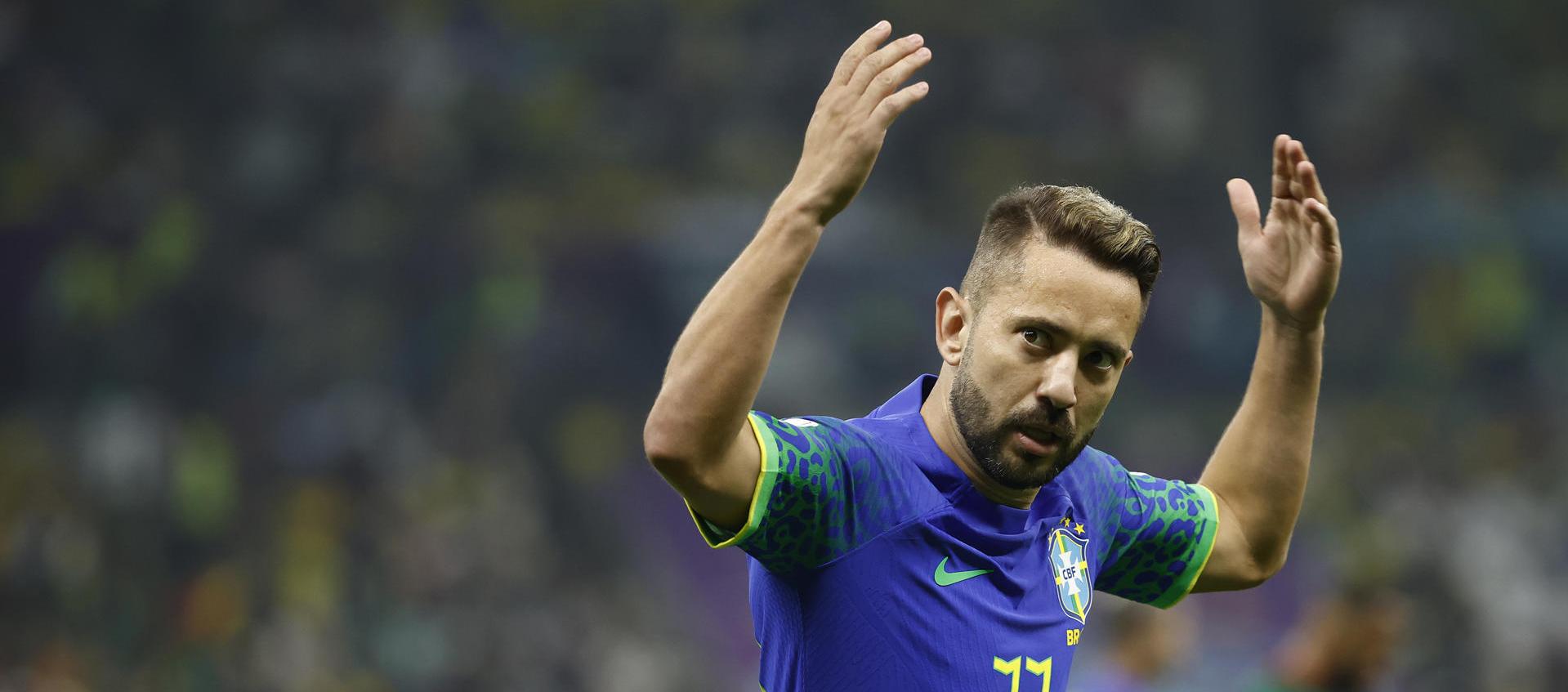 Everton Ribeiro en el Mundial 2022 con Brasil.