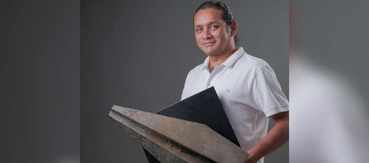 Hanie De la Hoz, escultor.