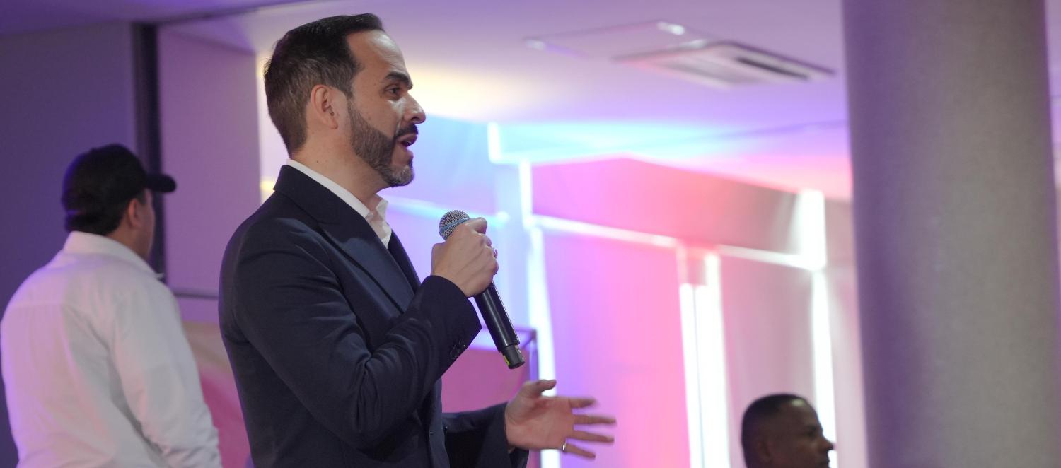 El precandidato presidencial Abelardo De La Espriella