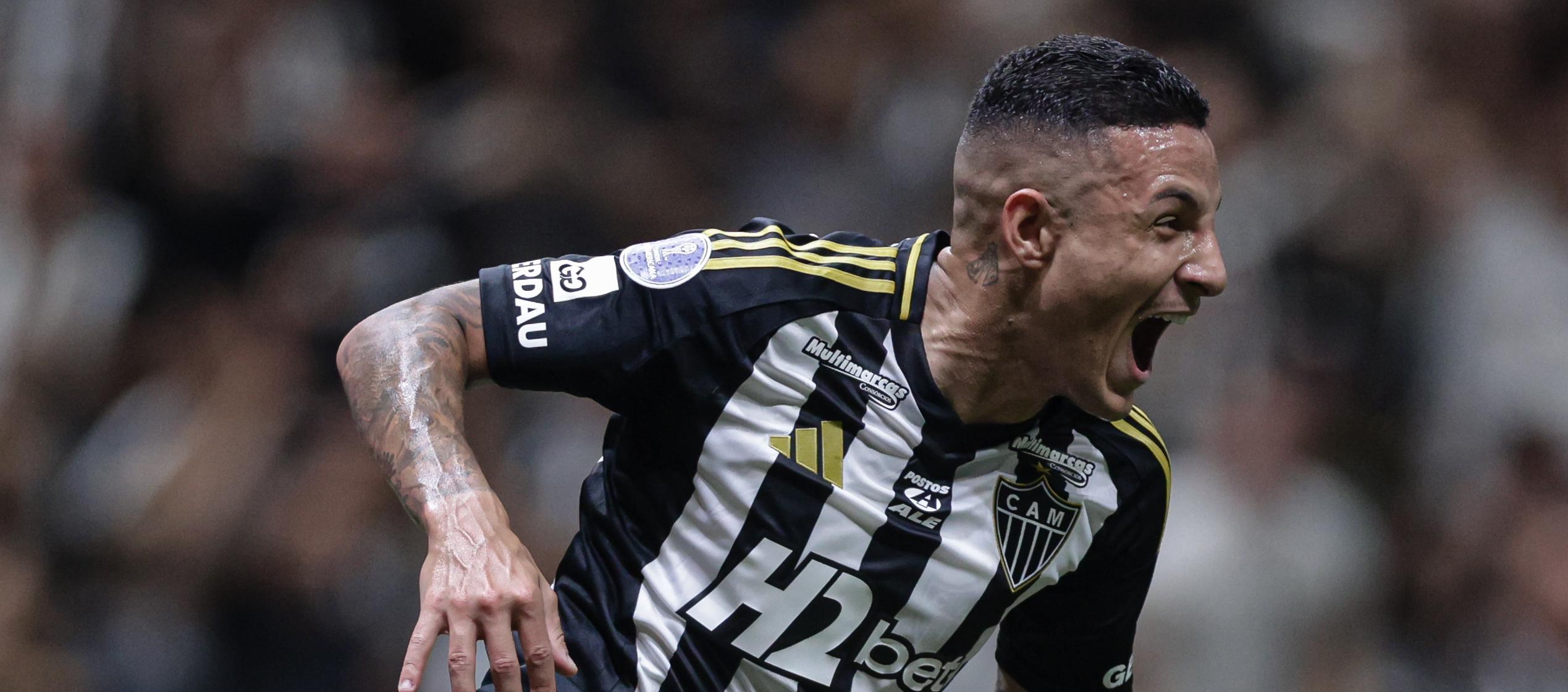 Guilherme Arana festeja su tanto.