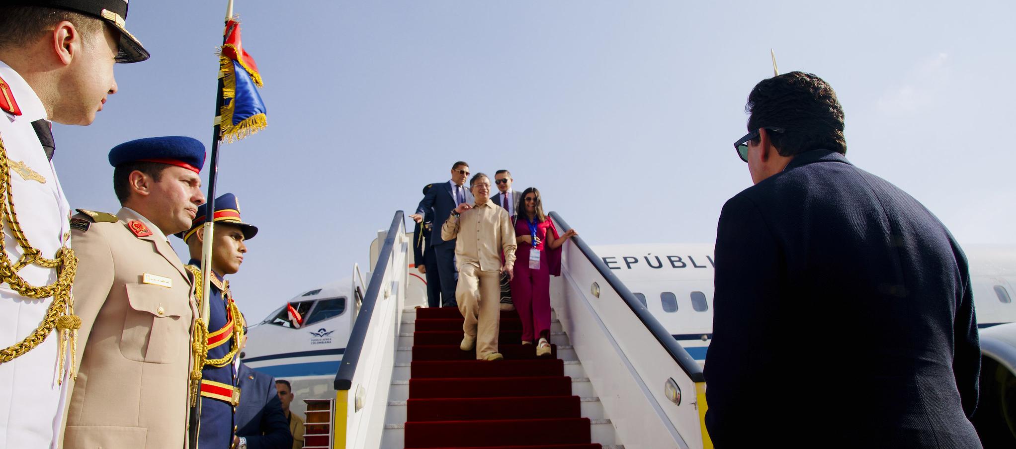Avión presidencial llegando a Egipto.