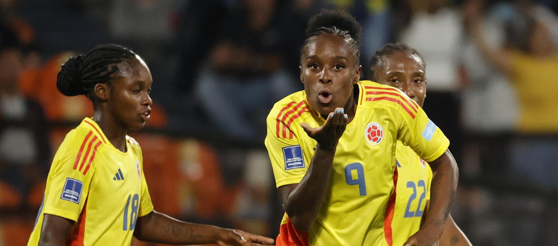 Celebración de las jugadoras de la selección Colombia tras uno de los goles. 