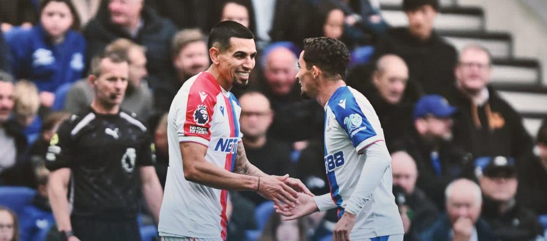 Daniel Muñoz celebrando su anotación.