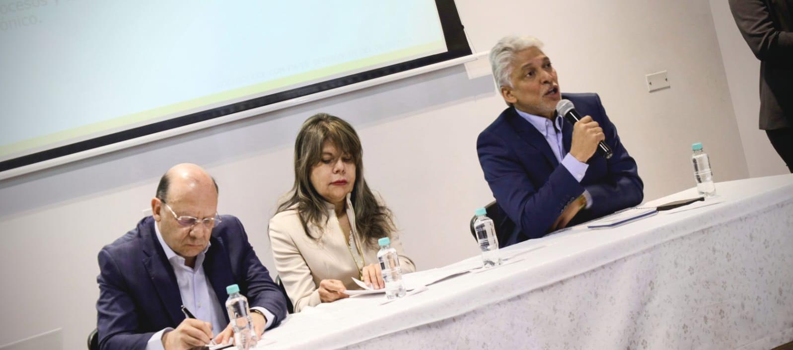 El director de Colombia Compra Eficiente, Cristóbal Padilla.