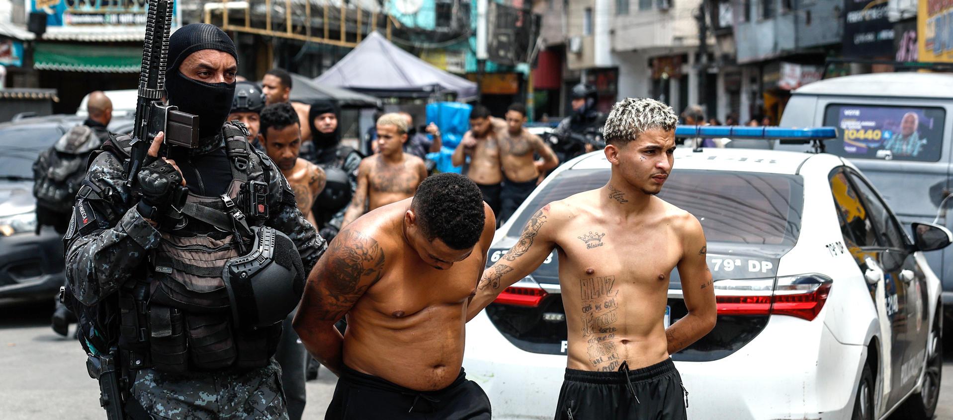 Algunos de los capturados en el operativo policial. 