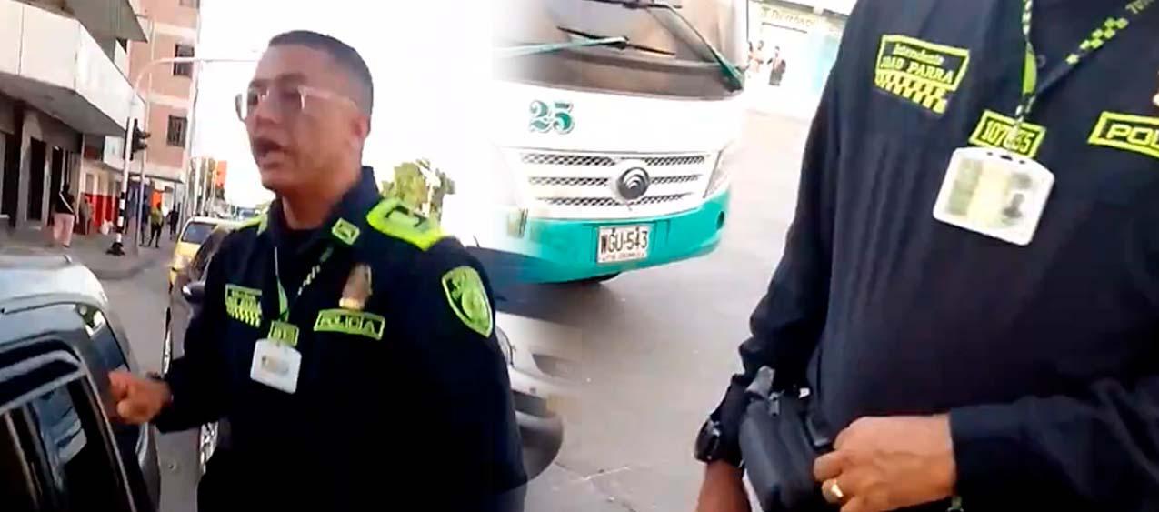 Intendente de la Policía, con arma en la mano, ante un ciclista.