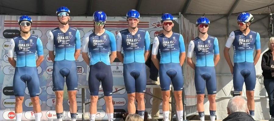 Ciclista del Israel Premier Tech.