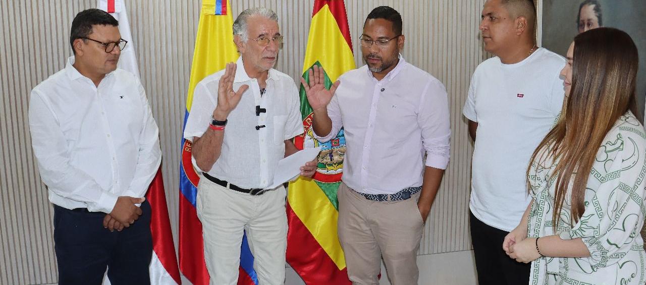 El Gobernador Eduardo Verano posesionando a Leyton Barrios como rector de la UniAtlántico. 