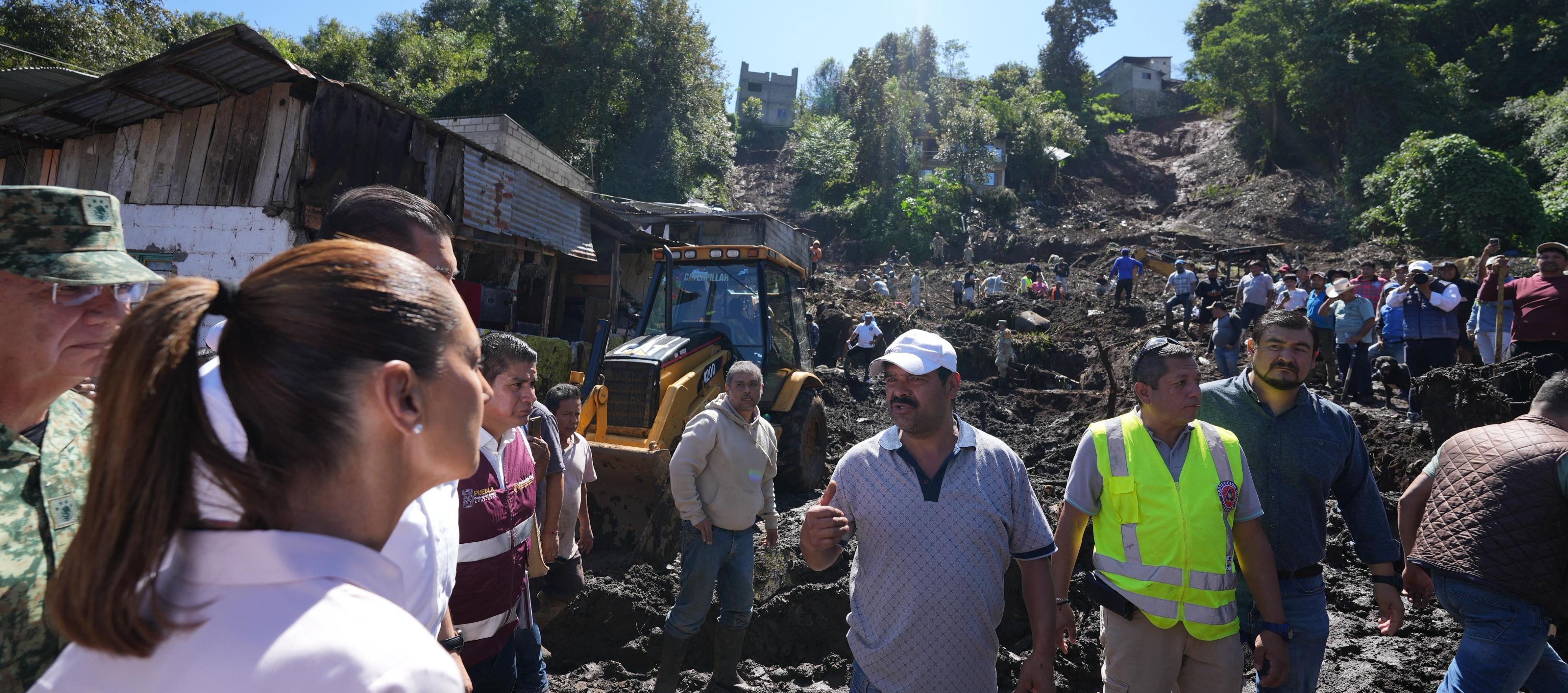La presidenta visitando zonas afectadas