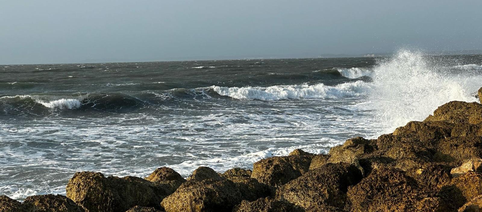 Mar de leva en las costas colombianas. 