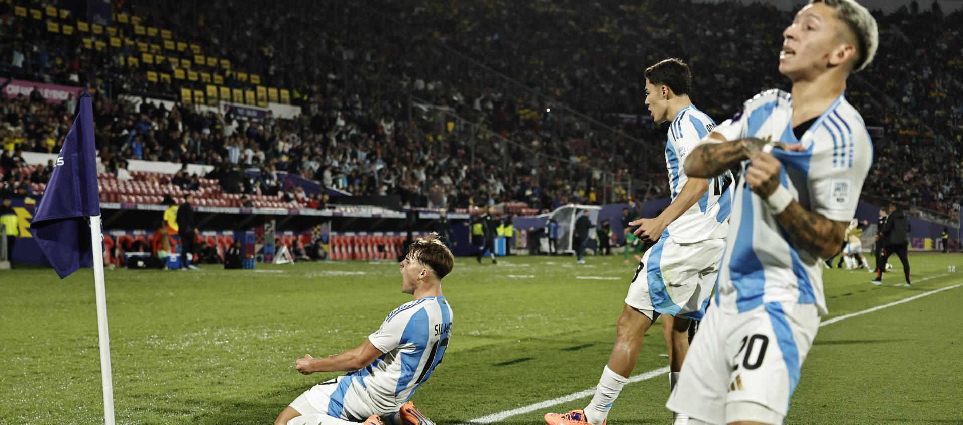 Celebración del gol de Mateo Silvetti, de Argentina, ante Colombia