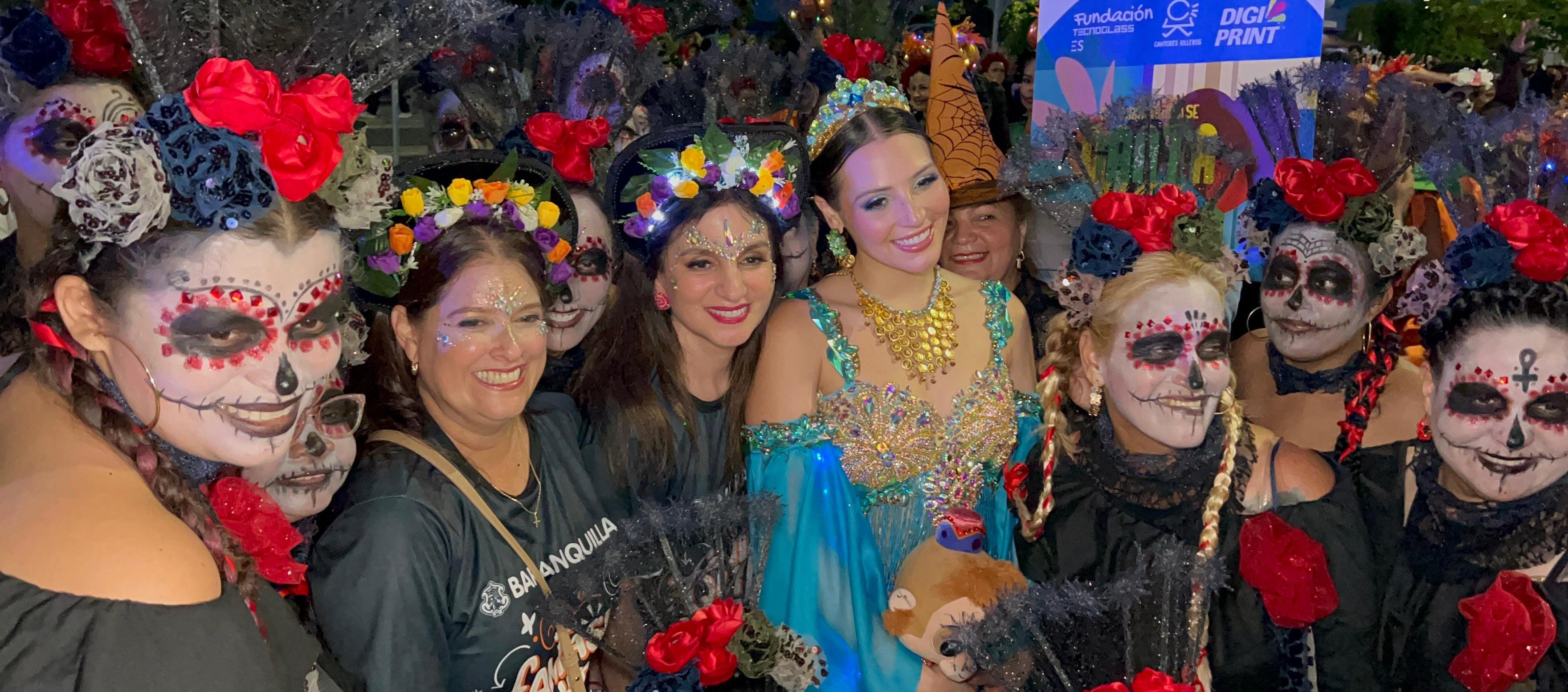 La Reina del Carnaval 2026 Michelle Char y  la primera dama, Katia Nule junto a catrinas. 
