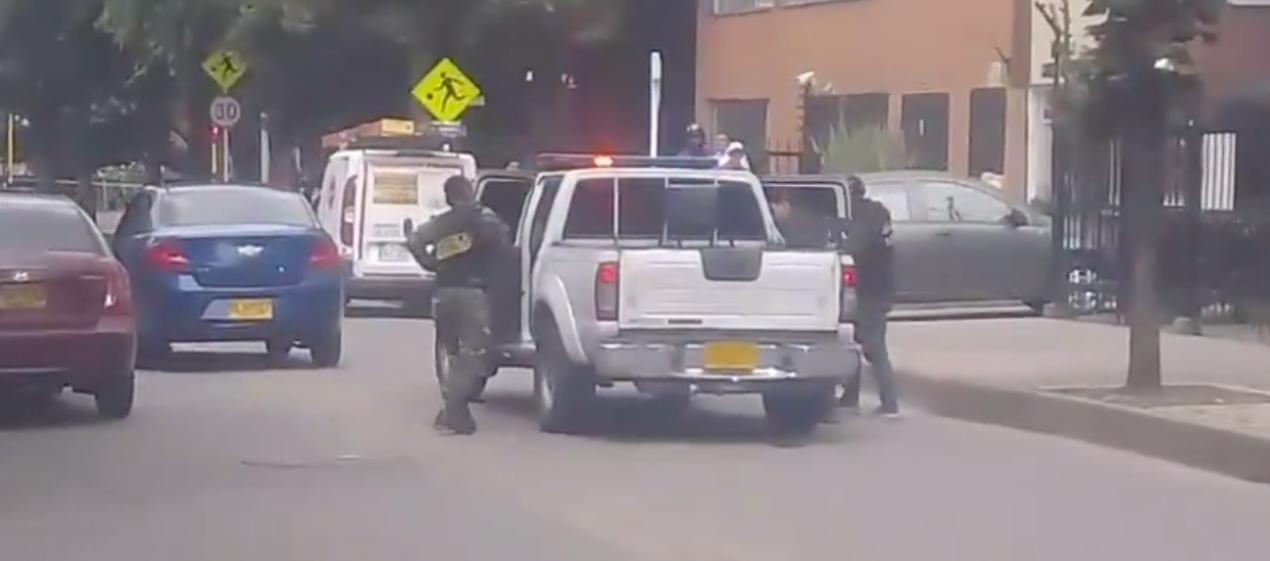 Momentos en que los militares heridos eran trasladados en una camioneta a un hospital. 