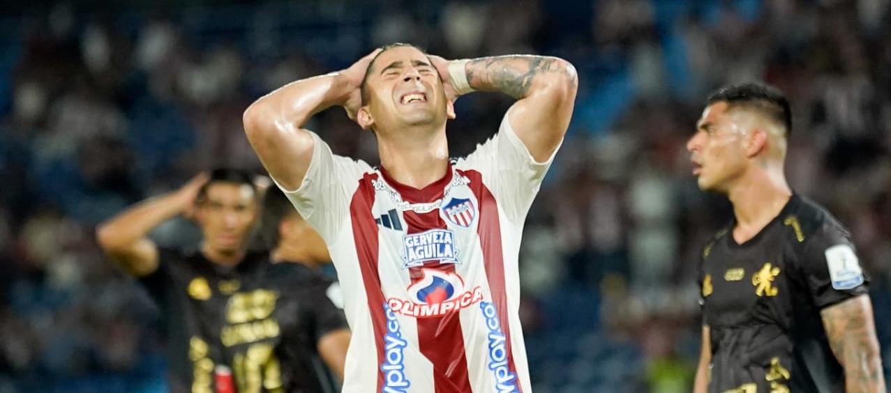 Paiva lamentándose no haber podido anotar el empate ante América.