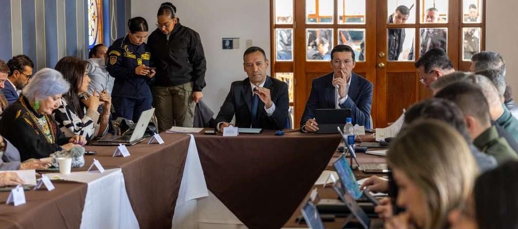 El Ministro de Defensa, Pedro Sánchez, y el Registrador Nacional, Hernán Penagos.