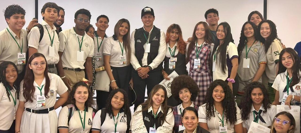 El Personero Miguel Alzate con líderes estudiantiles de colegios de Barranquilla. 