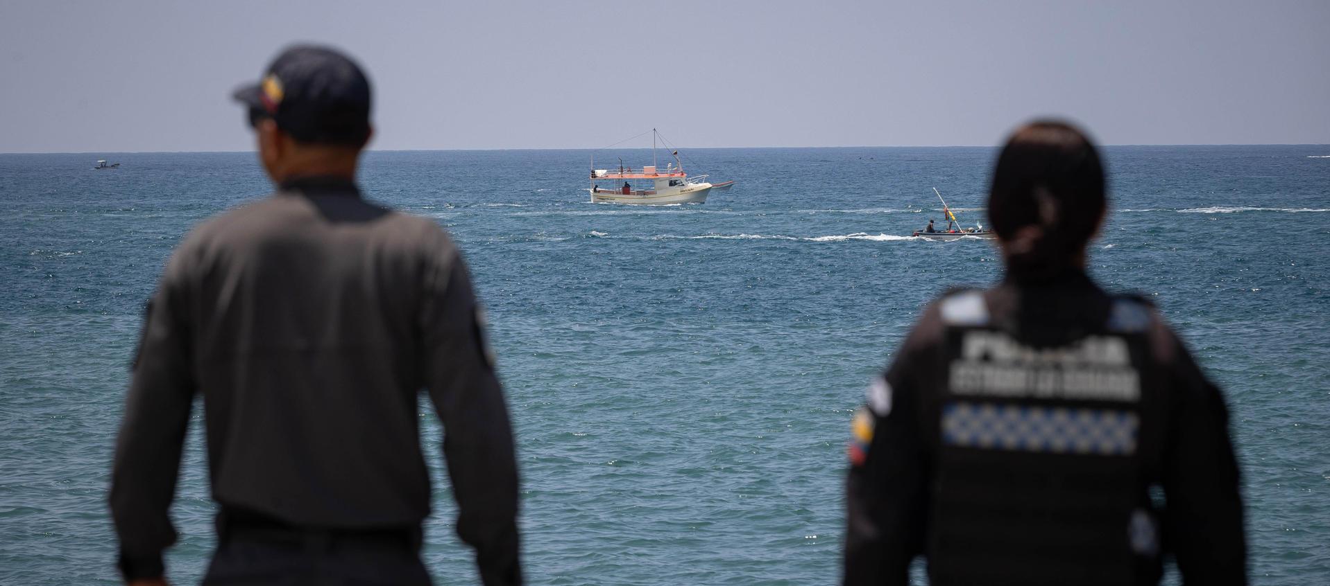 Policía Bolivariana en custodia de playas en el Caribe