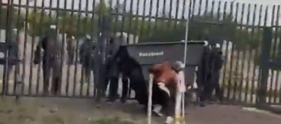 Policía afuera de la Universidad del Atlántico.