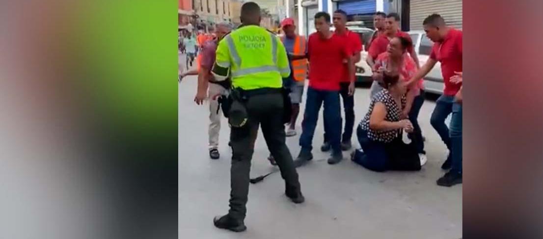 Momento en que se registró el hecho en el centro de Barranquilla. 