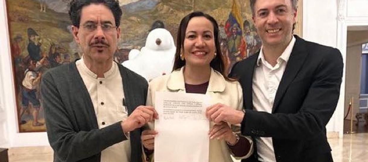 Los precandidatos presidenciales Iván Cepeda, Carolina Corcho y Daniel Quintero. 