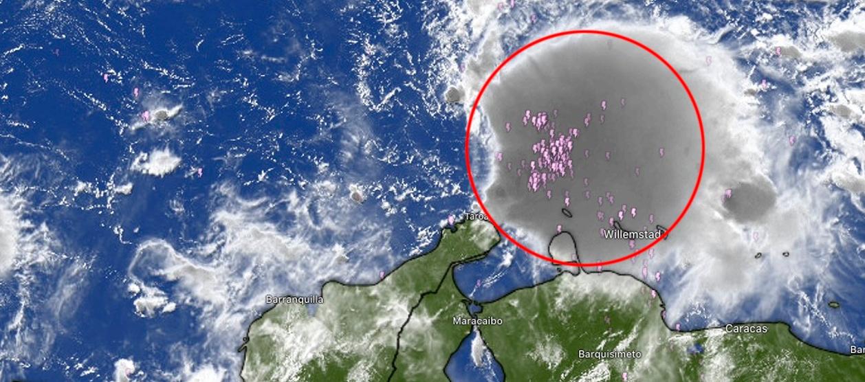 Lugar en donde actualmente se encuentra el fenómeno natural en el Mar Caribe, frente a las costas de Venezuela. 