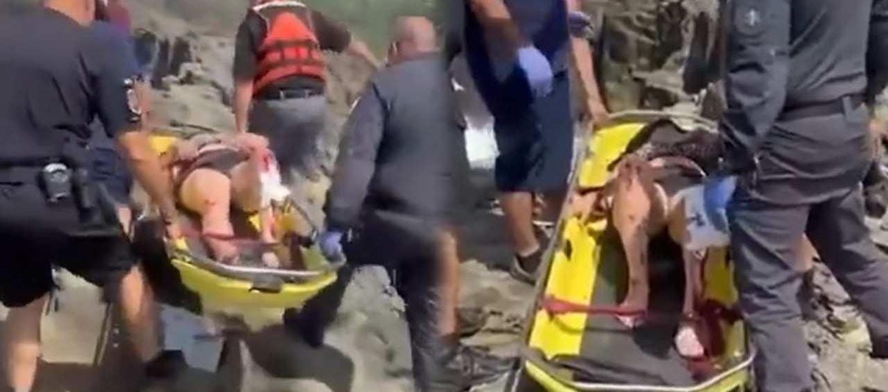 Momentos del rescate de uno de los heridos.