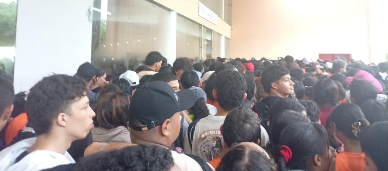 Aglomeración durante las votaciones en Uniatlántico.