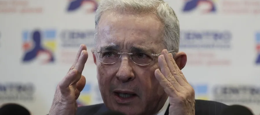 Álvaro Uribe Vélez.