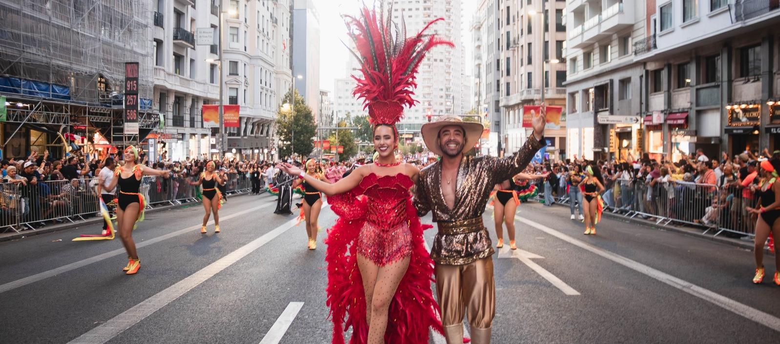 Reyes del Carnaval de la 44 durante el desfile.