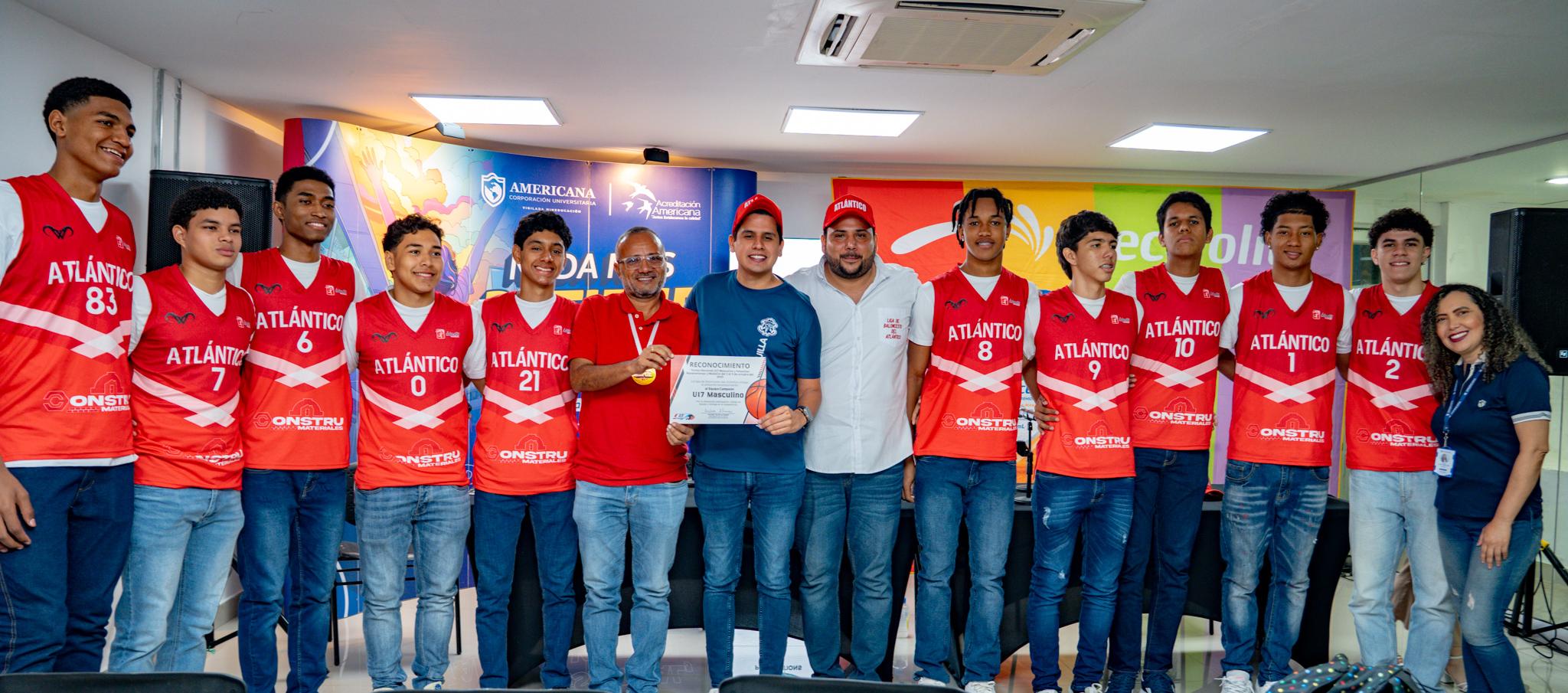 Integrantes de la selección Atlántico de baloncesto masculino, campeona nacional sub-17. 