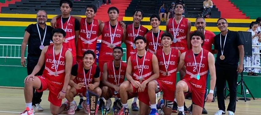 Selección Atlántico de baloncesto masculino sub–17, campeona nacional en Bucaramanga. 