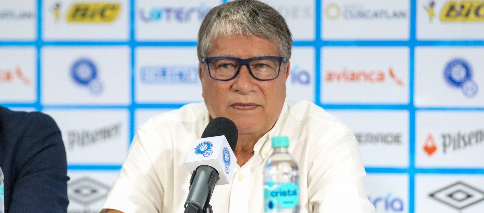 El colombiano Hernán Darío Gómez, entrenador de El Salvador. 
