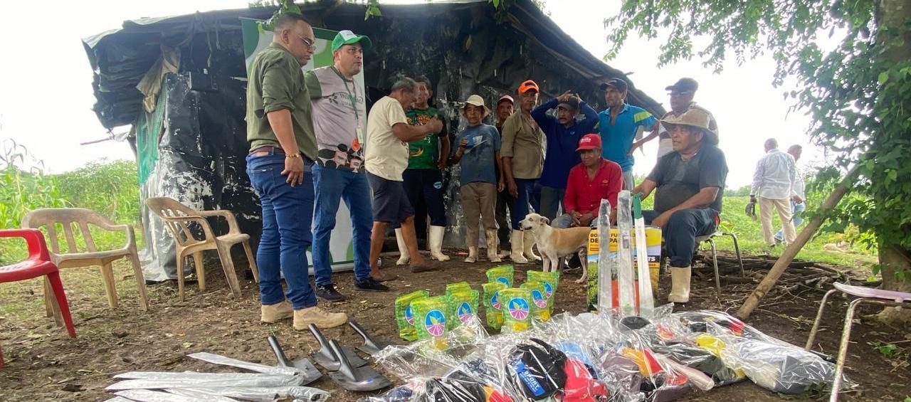 Jornada en que fueron entregadas las herramientas a campesinos.