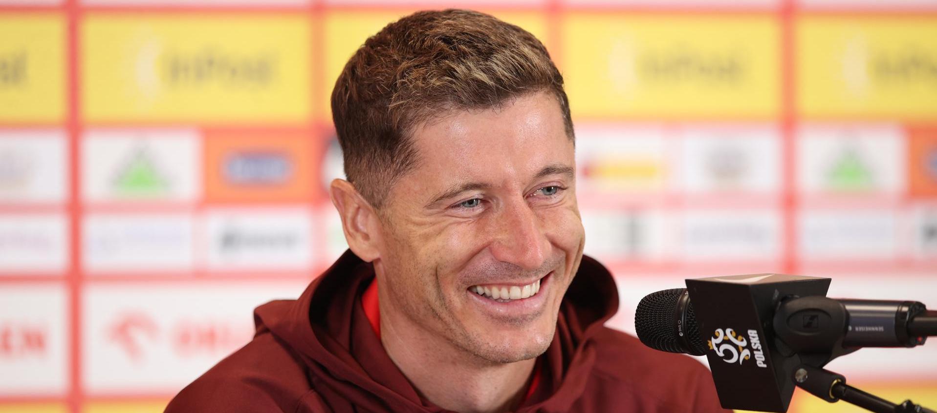 Robert Lewandowski en rueda de prensa con la selección polaca.