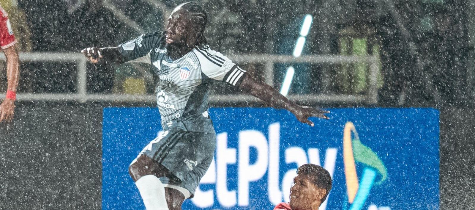 Yimmi Chará marcó un autogol ante América, el viernes en Palmira.