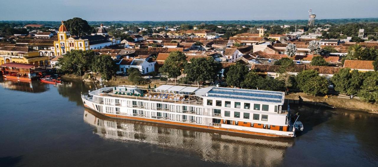 Crucero mientras navega por el río Magdalena en Bolívar. 
