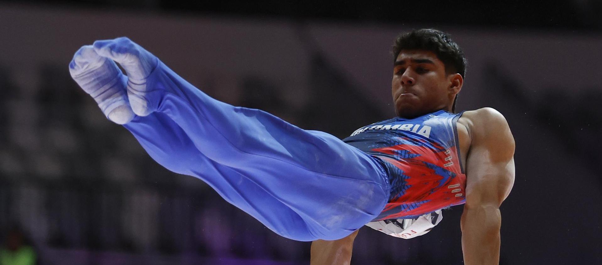Ángel Barajas durante el Mundial de barras paralelas en Yakarta, Indonesia.