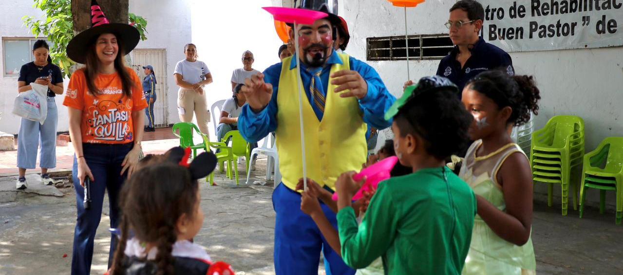 Niños compartiendo entre risas y alegrías con diferentes actividades.