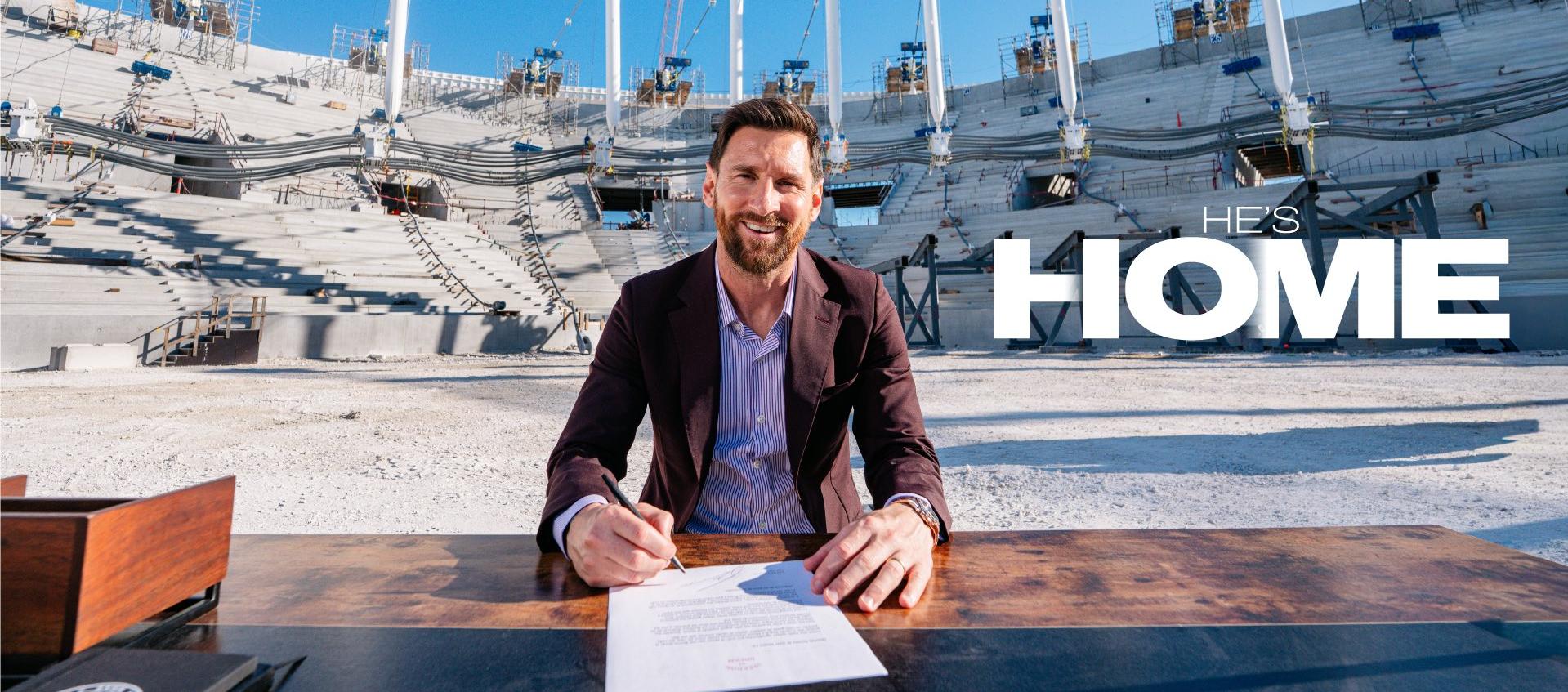 Lionel Messi firmó la extensión de su contrato con el Freedom Park como escenario.