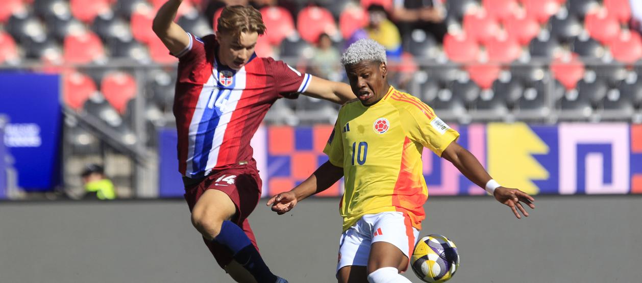 Óscar Perea, delantero de Colombia, durante el partido contra Noruega.