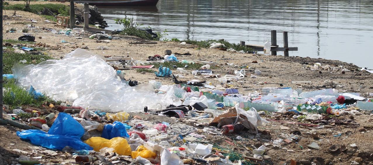 Plástico en el río Magdalena. 