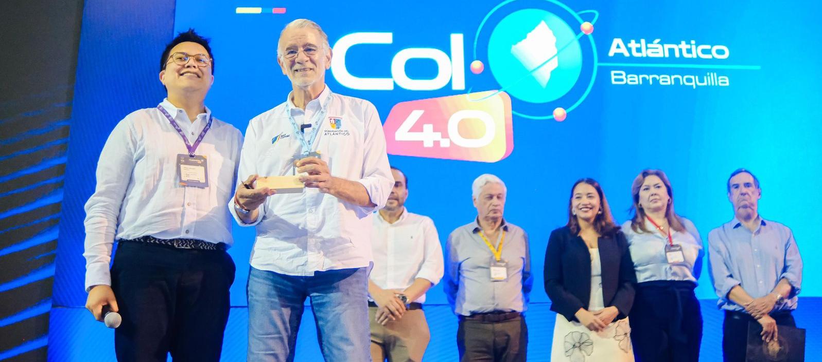 Momentos de la distinción al gobernador Eduardo Verano. 