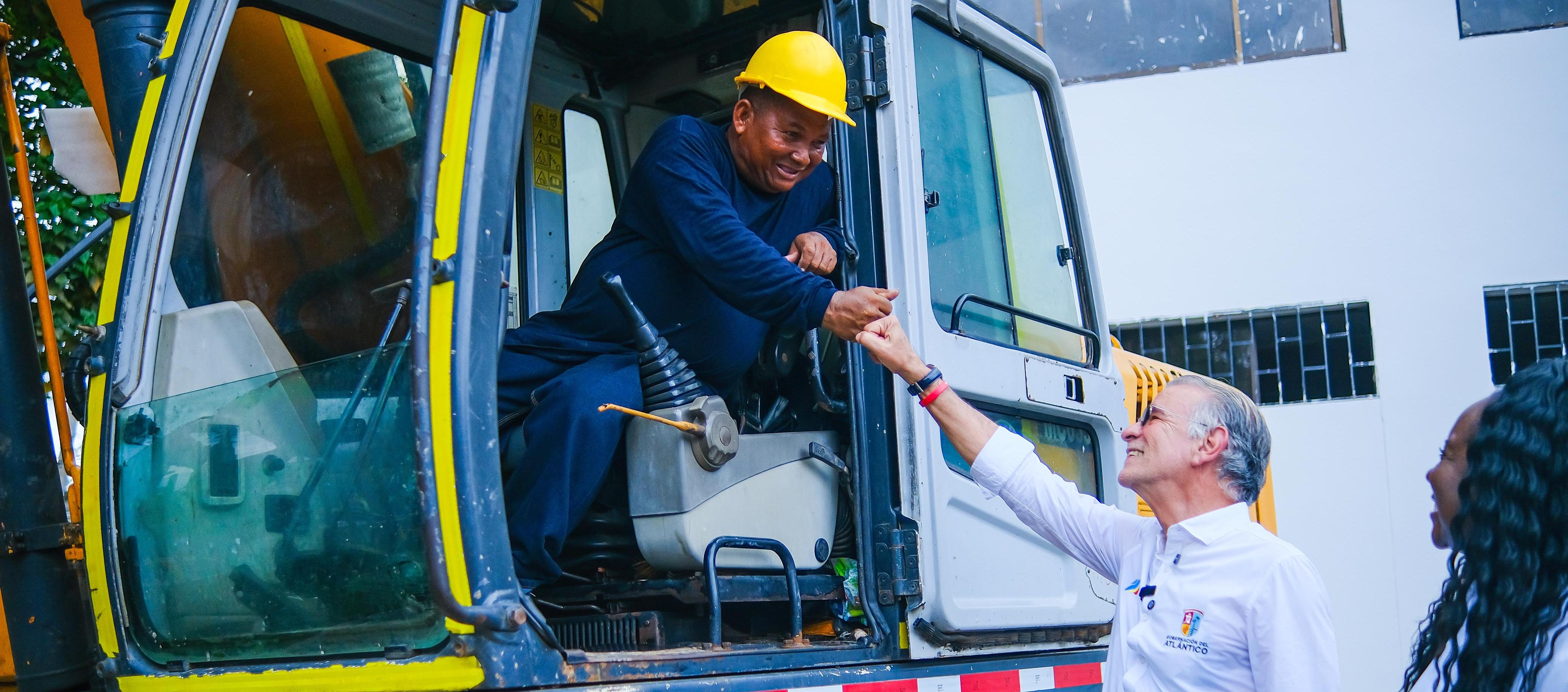 Gobernador Eduardo Verano en la sede Centro de Uniatlántico.