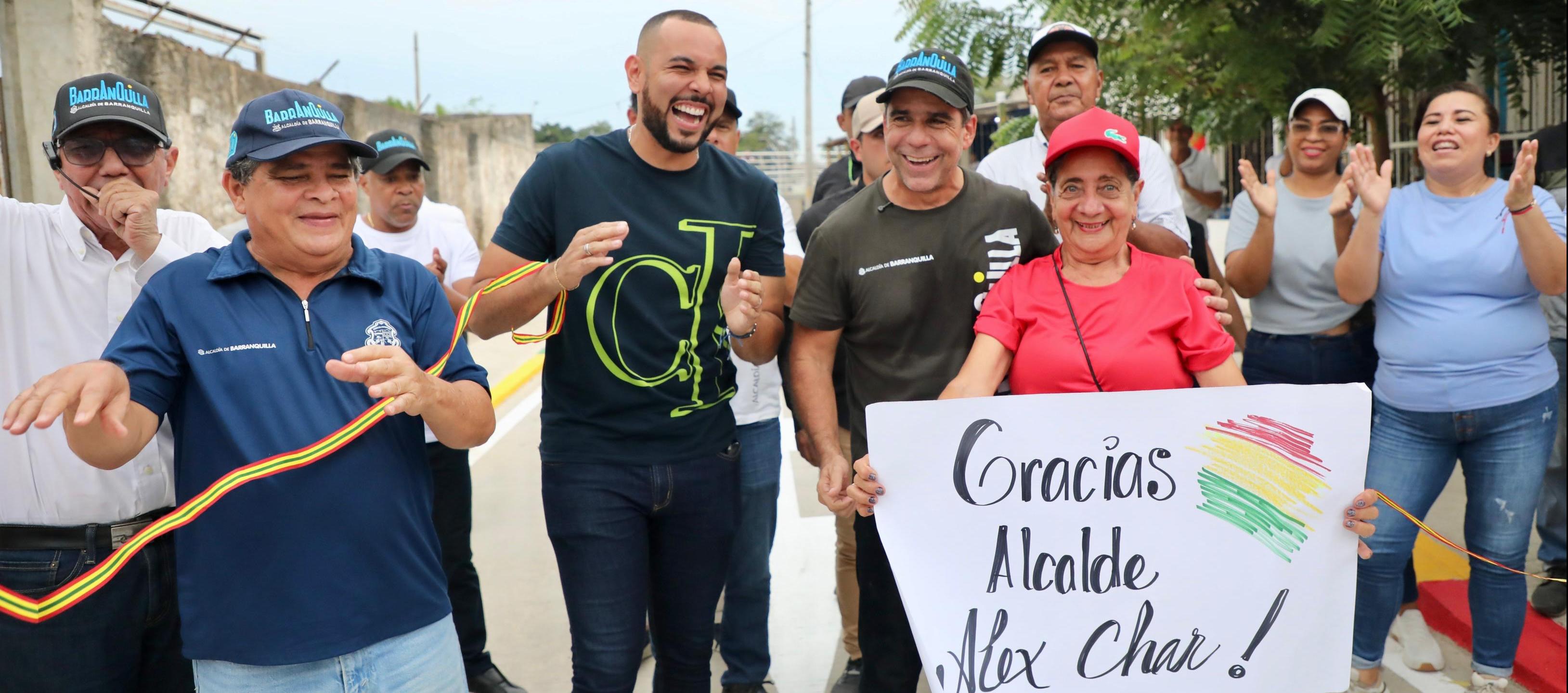 Alcalde Alejandro Char durante la entrega de las nuevas vías. 